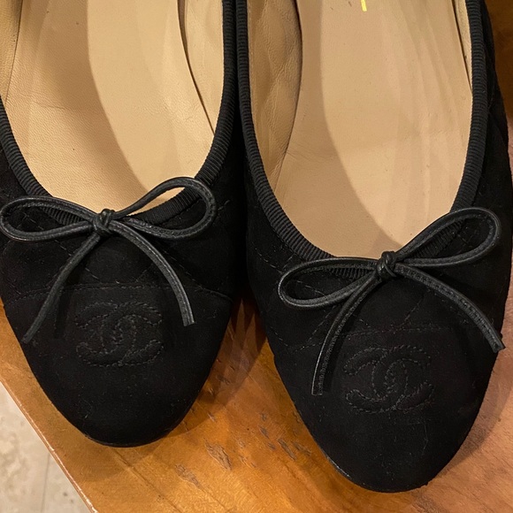 CHANEL Black Bow Accent Flats - Picture 5 of 10